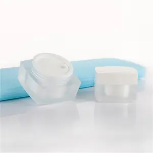 Acrylic White Square Spray Pump Bottle for Lotion Cosmetics Jar Packaging Make up Kit Bottle