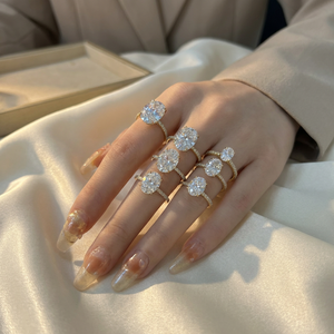 Anello da Donna in Argento Placcato Oro con Moissanite Ovale Classico Iced Out da 1, 2, 3, 5 carati - Gioielli con Diamanti Moissanite - Product Image 5
