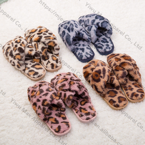 Fabricant en Gros de <span class=keywords><strong>Chaussons</strong></span> d'Intérieur Hiver Doux et Fourrés à Imprimé Léopard, Personnalisés Mode FEO, pour Femmes/Couples/Hommes - Product Image 2