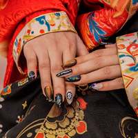 Ongles Press-On Luxueux en Acrylique Effet Laser Floral Irisé avec Chaîne de Perles et Strass, Forme Amande, Personnalisables
