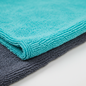 Serviette de lavage de voiture en microfibre à tricotage en chaîne haute densité, sur mesure, 80% polyester, toutes tailles, boucle torsadée pour le nettoyage des voitures - Product Image 1