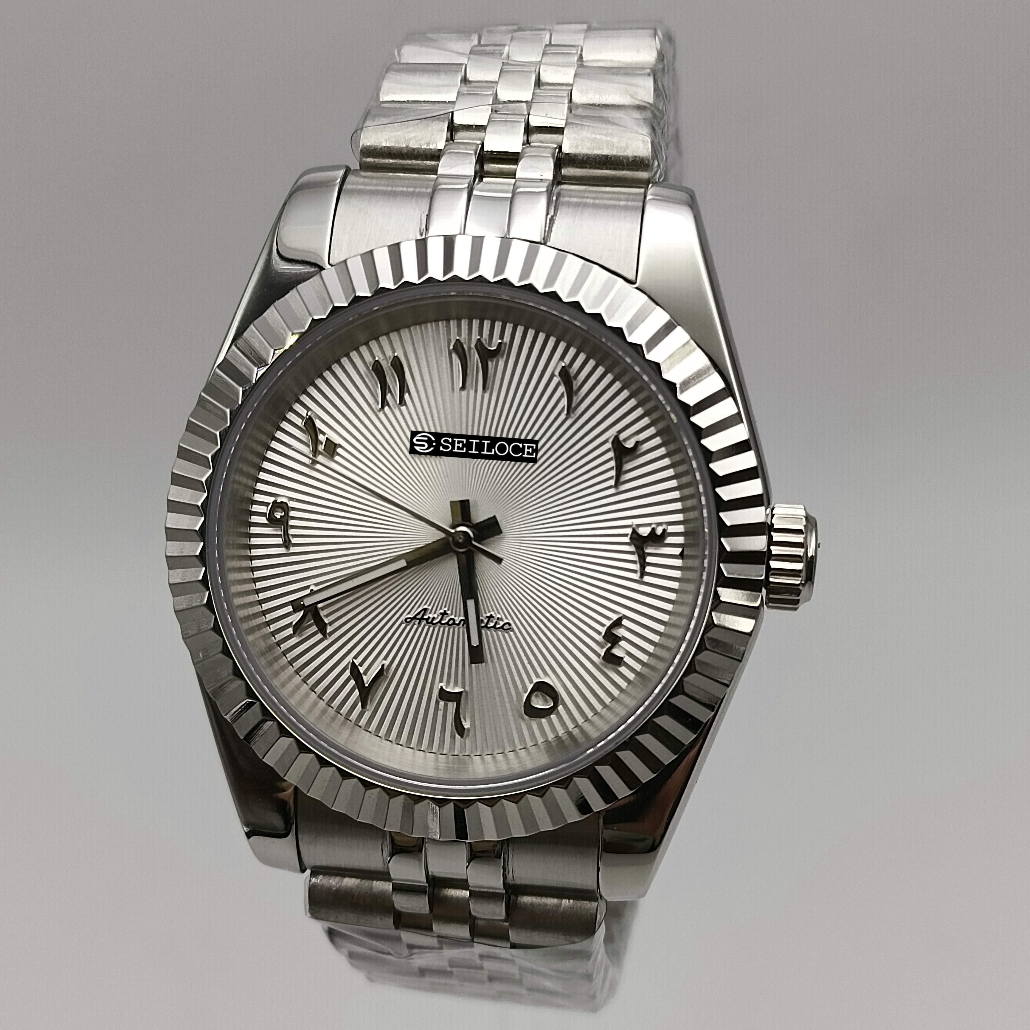 Caja plateada = esfera blanca