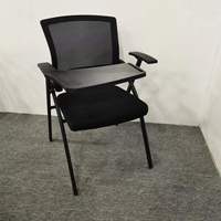 Chaise de bureau ergonomique commerciale en maille, chaise de formation pliable avec tablette d'écriture pour salle de classe, conférence et mobilier de bureau