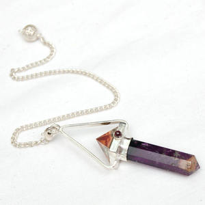 Pendules d'améthyste semi-précieuse avec pyramides Vente en gros en vrac - Product Image 1