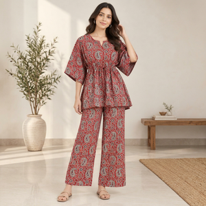 Conjunto de Pantalones Palazzo y Kaftán de Encaje Tejido con Estampado Digital Paisley Rojo |   Ropa Casual de Verano Inspirada en el Estilo Étnico Ajrakh, 100% Algodón - Product Image 1