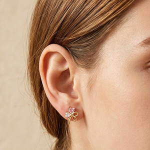 Boucles d'oreilles clous fleur en or 14 carats avec zircon, bijoux de mode exquis et luxueux - Product Image 2