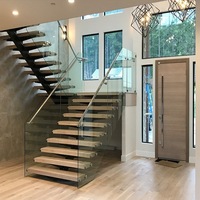Prima Moderne Escalier Droit Lumière avec Senior Long Cube Lustres Verre Marche Haut Plafond Conception Personnalisée Escalier en Bois