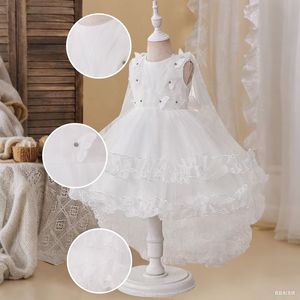Abito <span class=keywords><strong>da</strong></span> <span class=keywords><strong>bambina</strong></span> bianco con coda asimmetrica, in tulle a strati con volant e perline a <span class=keywords><strong>farfalla</strong></span>, per damigelle e feste - Product Image 2