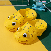 C & Y – pantoufles de marche pour femmes, nouveau Design mignon grenouille, chaussures d'été pour la maison, salle de bain, cool PVC, pantoufles parent-enfant