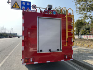 Camion de sauvetage aérien avec plateforme élévatrice hydraulique de 3 m³ pour intervention incendie - Product Image 5