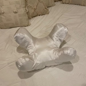 Almohada de espuma viscoelástica en forma de C para soporte del cuello, para un sueño reparador, color sólido dorado y blanco, envasable al vacío, almohada de maternidad - Product Image 3