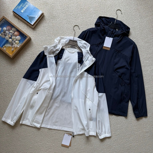 เสื้อแจ็คเก็ตกันลมน้ำหนักเบาแบบมีซิปสำหรับผู้ชาย ลายบล็อกสีสันสดใส พร้อมโลโก้สั่งทำพิเศษ เหมาะสำหรับใส่เล่นกีฬา วิ่งออกกำลังกาย หรือเป็นชุดลำลอง - Product Image 3