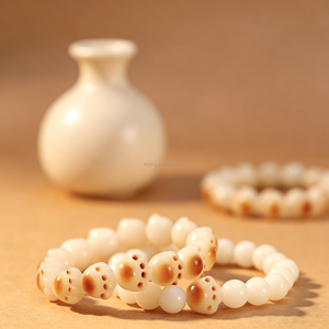 Bracelet perlé polyvalent à motif griffe de chat, idéal pour les voyages, les vacances, les sorties en plein air, le shopping et les rencontres entre amies - Product Image 1