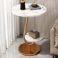 Table basse de salon moderne de luxe, circulaire, en métal ajouré, avec pieds en marbre brillant, idéale comme table d'appoint ou de chevet.