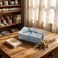 Boîte cadeau rigide de luxe écologique bleu Morandi avec laminage mat et gaufrage pour faux cils