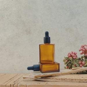 ขวดแก้วหยดสีน้ำตาลขุ่นทรงสี่เหลี่ยมแบน ขนาด 15 มล. 30 มล. 50 มล. 100 มล. สำหรับบรรจุเซรั่มหรือน้ำมันหอมระเหย พร้อมหลอดหยด - Product Image 4