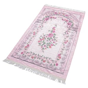 Tapis de prière musulman de qualité supérieure en velours de soie glacée Janamaz Sajadah avec des motifs traditionnels du Moyen-Orient - Product Image 1