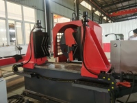Machine de chanfreinage des extrémités de tuyaux à commande numérique
