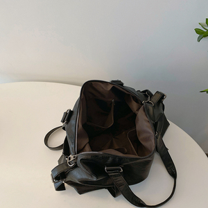 Sac à bandoulière luxueux et unique en matériau PU. Peut être transporté. La doublure est en polyester.6819 - Product Image 2