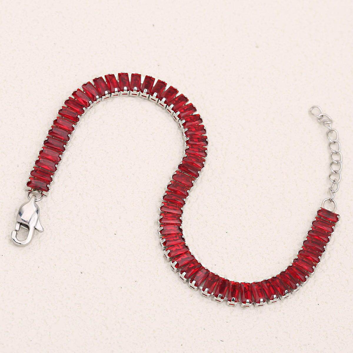 สร้อยข้อมือพลอยเทียมสีแดงเหล็ก