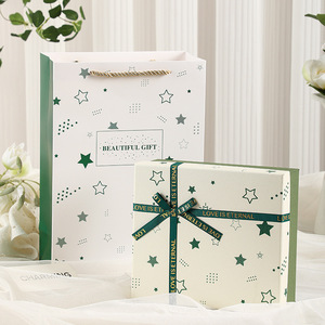 Vente en gros Boîtes de présentation pour cadeaux Boîtes cadeaux en papier multicolores avec logo personnalisé Emballage de bijoux - Product Image 5