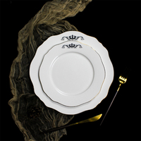 Assiettes de luxe en porcelaine blanche écologiques pour restaurant, assiettes à dessert blanches avec bord doré