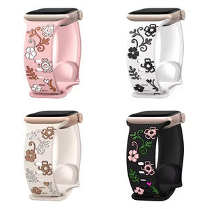 Bracelet de montre en silicone gravé porte-bonheur pour <span class=keywords><strong>Apple</strong></span> <span class=keywords><strong>Watch</strong></span> 49 46 <span class=keywords><strong>45</strong></span> 44 42 <span class=keywords><strong>41</strong></span> 40 <span class=keywords><strong>mm</strong></span>, bracelet de poignet en caoutchouc à motif floral avec boucle papillon en relief - Product Image 6