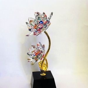Decorazione di Lusso in Cristallo a Forma di Fiore di Loto Colorato, Portafortuna per Ingresso e Mobile Bar, Regalo Premium per Casa e Matrimonio - Product Image 4