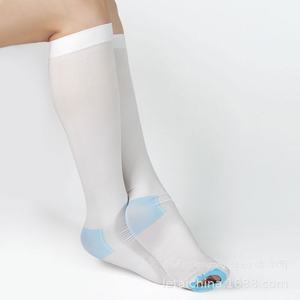<span class=keywords><strong>Bas</strong></span> <span class=keywords><strong>de</strong></span> contention anti-thrombotiques en tricot ODM, chaussettes <span class=keywords><strong>de</strong></span> <span class=keywords><strong>compression</strong></span> blanches, chaussettes élastiques en nylon à gradient, chaussettes <span class=keywords><strong>de</strong></span> <span class=keywords><strong>compression</strong></span> pour jeunes - Product Image 6
