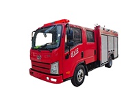 Camion de pompiers compact 4x2 FAW Jiefang double cabine avec réservoir d'eau de 3000 L pour la lutte contre les incendies et les interventions d'urgence dans les zones touristiques et communautaires