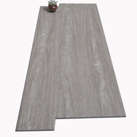 Plancher en vinyle LVT Click multi-couleurs, surface mate, pour projet d'aménagement intérieur de café-restaurant