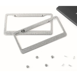 Ensemble personnalisé de 2 cadres de plaque d'immatriculation en acier inoxydable avec strass, livré dans un coffret cadeau de luxe, parfait comme cadeau - Product Image 3