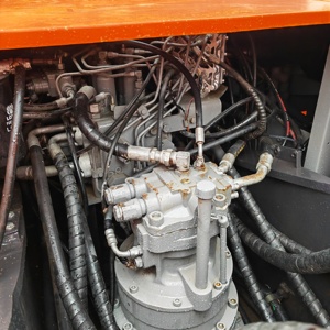 Excavadora Usada Hitachi ZX200 de 20 Toneladas, Original de Japón, con Motor Diésel Turbo Isuzu Confiable - Product Image 4