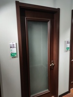 Fabricants de portes intérieures en WPC ignifuges et imperméables, ensemble complet pour appartement, hall, villa, hôpital, hôtel, style minimaliste