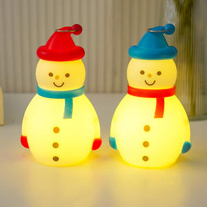 زهواو - إضاءة ليلية LED على شكل رجل ثلج كرتوني لعيد الميلاد، زينة بلاستيكية صغيرة، هدية للأطفال بتصميم مخصص، موديل 1173 - Product Image 4