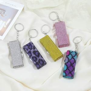 Vente en gros de boîtes à pilules en métal portables de petite taille avec strass et diamants, porte-clés brillant - Product Image 1