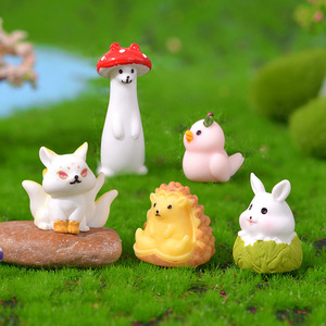 Figurines d'animaux en résine peintes à la main, style Cottagecore Woodland Folk, finition artisanale, compagnon de bibliothèque, très prisées - Product Image 3