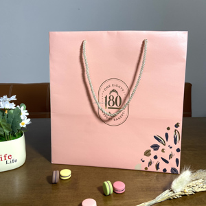 Sac en papier recyclé biodégradable imprimé sur mesure, sac de luxe pour la restauration rapide, les restaurants et les boulangeries, avec poignées - Product Image 1
