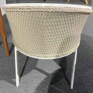 Ensemble de table à manger d'extérieur en rotin en alliage d'aluminium carré personnalisé de haute qualité pour l'hôtel et la cour - Product Image 3