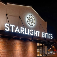Enseigne 3D en acrylique étanche de qualité professionnelle avec lettres à LED frontales personnalisées pour la publicité automobile, hôtelière et de bâtiment