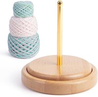 Accessoire de couture d'outil de tricotage de bobine d'enroulement de bois de hêtre massif avec la base rotative de laine de boule d'enroulement de laine