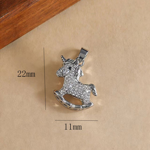 Pendentif Licorne Thème Animal en Cuivre Plaqué Micro-Incrusté avec Cristal, Idéal pour le Quotidien - Product Image 3