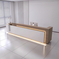 Bureau d'accueil moderne en bois massif de luxe avec logo personnalisé pour hôpital, école, supermarché, hôtel et immeuble de bureaux