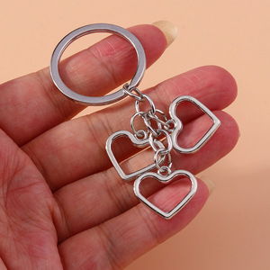 Porte-clés en forme de cœur ajouré simple et élégant Wenys, cœur en alliage, accessoire de <span class=keywords><strong>d</strong></span>écoration à suspendre au dos des livres - Product Image 4