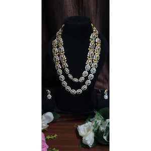 Ensemble de collier de mariée Vishalakshi à deux couches orné de pierres d'émeraude paon et serti de diamants - Product Image 1