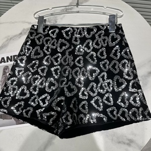 Shorts d'été pour filles, en velours, avec broderie de sequins en forme de cœur, taille élastique, trois quarts - Product Image 4