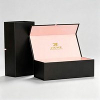 Boîte cadeau rigide à rabat magnétique personnalisée avec intérieur en satin rose, logo en feuille d'or, emballage de luxe pour chaussures, vente en gros