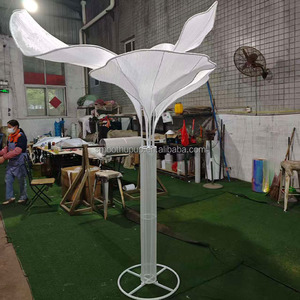 Décorations <span class=keywords><strong>de</strong></span> <span class=keywords><strong>centre</strong></span> <span class=keywords><strong>de</strong></span> <span class=keywords><strong>table</strong></span> <span class=keywords><strong>de</strong></span> mariage personnalisées, fleurs géantes en soie et organza, installation artistique, décoration <span class=keywords><strong>de</strong></span> <span class=keywords><strong>table</strong></span> <span class=keywords><strong>de</strong></span> mariage - Product Image 3