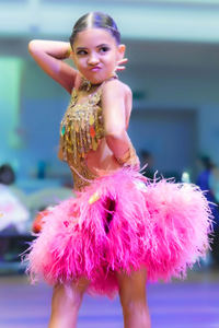 Costume <span class=keywords><strong>de</strong></span> danse latine Vennystyle - Bretelles spaghetti Jupe à plumes en cristal Matériel en spandex/coton Style <span class=keywords><strong>de</strong></span> robes pour filles adultes - Product Image 2