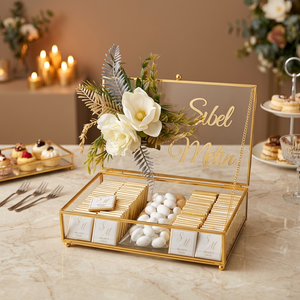 Boîte à bijoux de luxe en laiton et verre faits à la main avec une forme rectangulaire de couleur dorée, design écologique, options personnalisables - Product Image 1